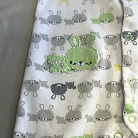Pekkle - Gray and Green rabbit onesie sleeper - Picture 4 of 4